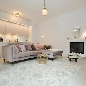 apartament-garnizon-z-ogrdkiem.gdanskhotel.org/