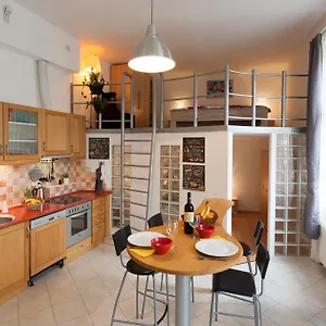 Feel At , Budapest Hongrie