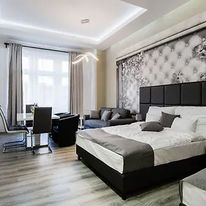 A Golden Star Modern Luxury And , Budapest Hongrie
